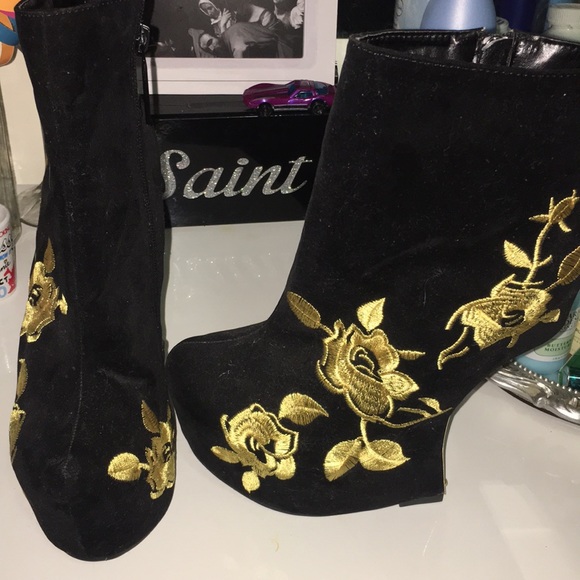 Shiekh Shoes - Black and gold embroidered Heel-less shoes